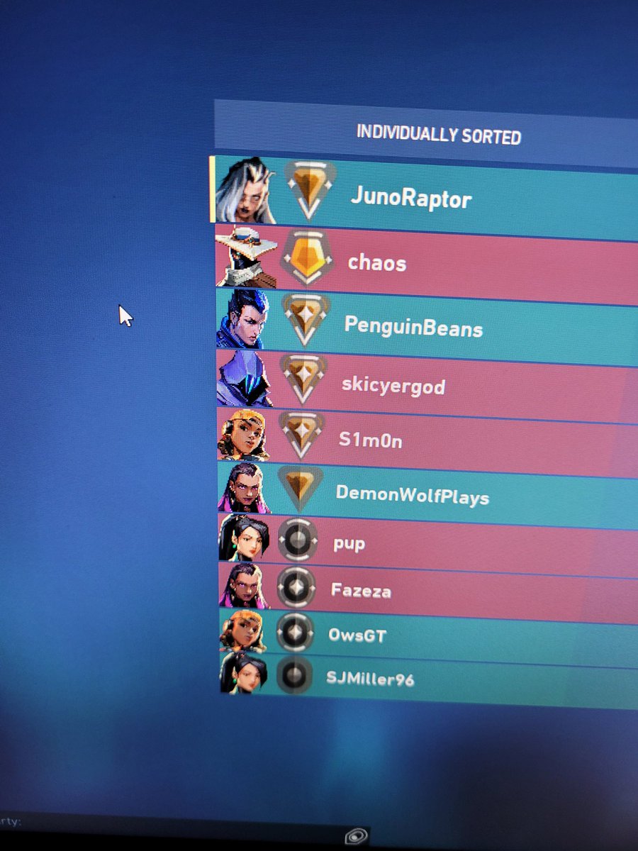DamerellJunior's tweet photo. Iron1 + gold2 = riots match making @PlayVALORANT https://t.co/0z4GlE7OQ4