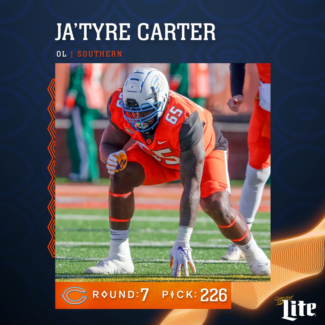 ChicagoBears's tweet photo. More reinforcements up front. 👊

Welcome to Chicago, @CarterJaTyre! https://t.co/UiaaUnAOeY