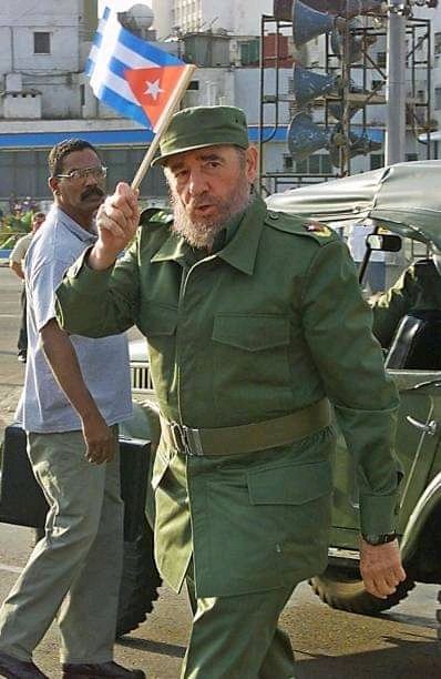 Todos para la plaza.  Seguimos el ejemplo de Fidel.
#CubaViveYTrabaja #Cuba