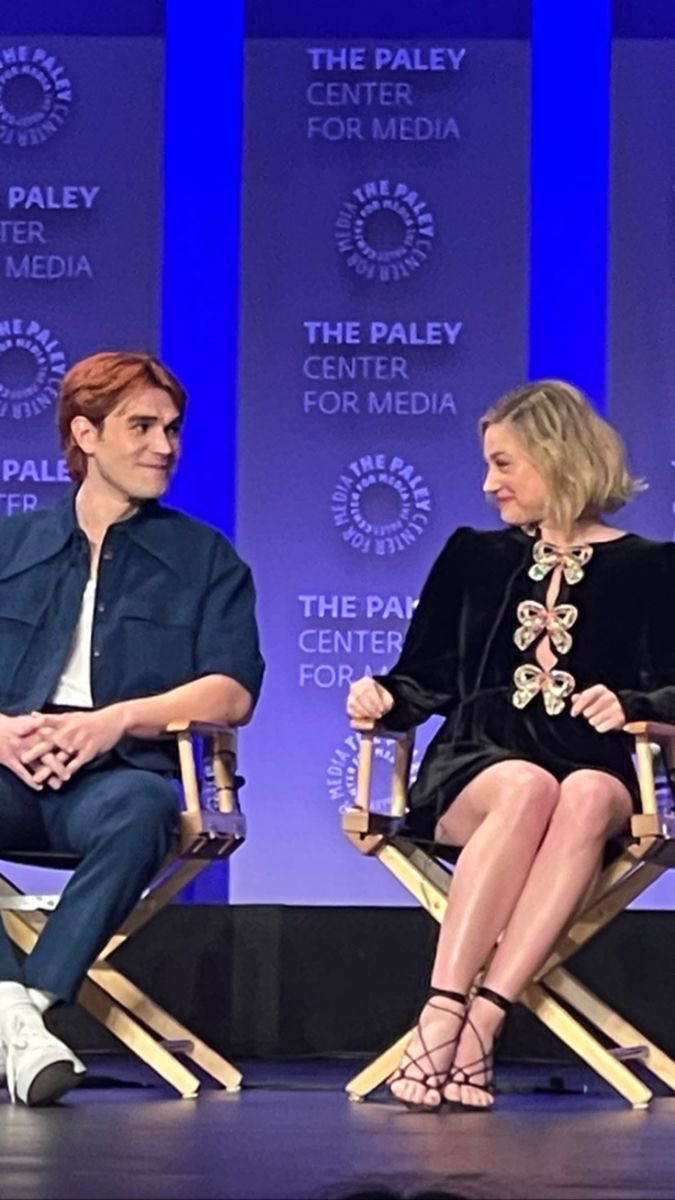 ilmondodigiu's tweet photo. โค๏ธโ๐ฅ#kjapa #LiliReinhart #bettycooper #archieandrews #Riverdale #archieandbetty #barchie #netflixandchill https://t.co/1fmqjvULcI