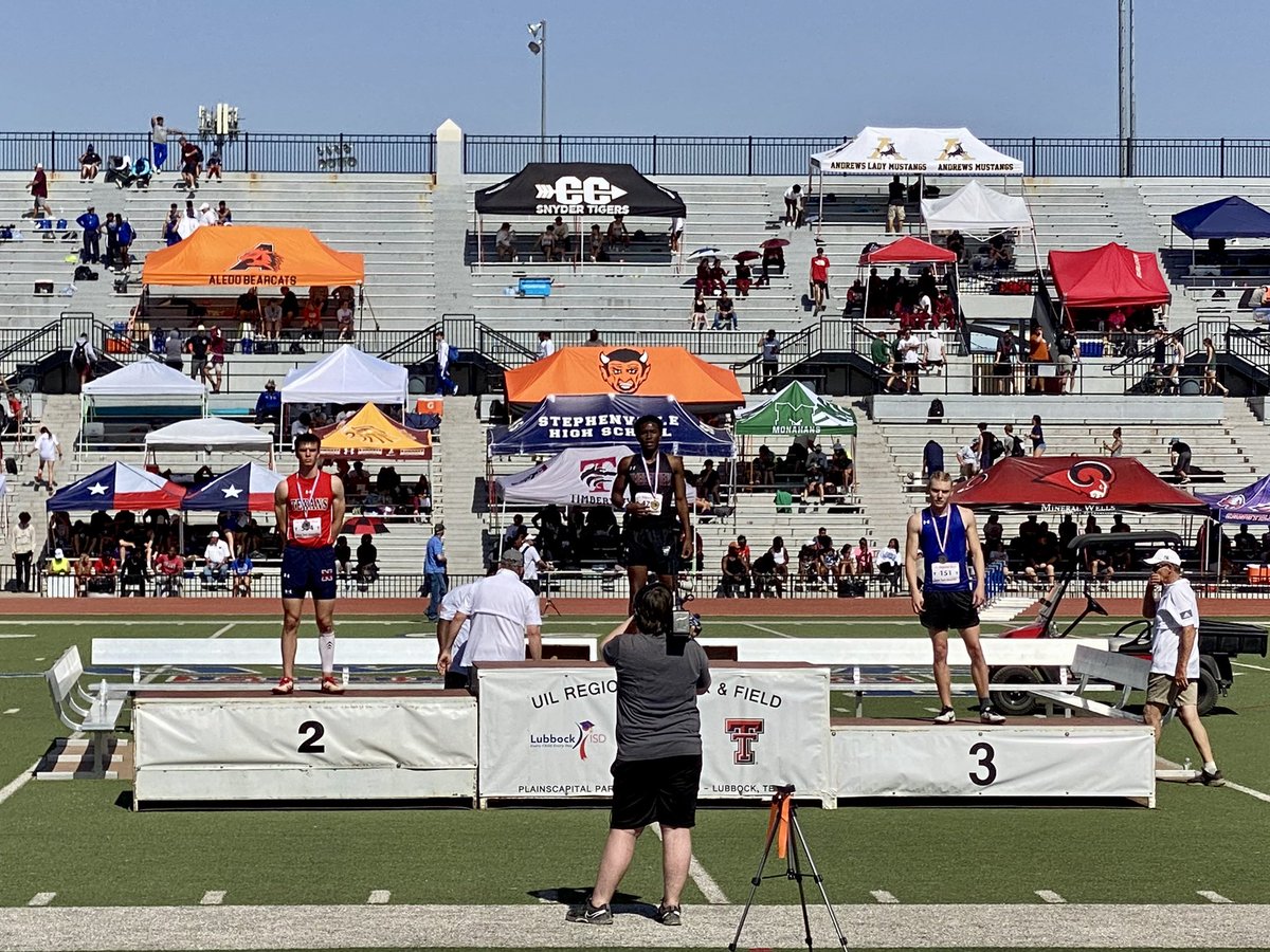 🚨REGIONAL RESULTS🚨

Boys 300m Hurdles
🥉 Braylon Hoffman
⏰ 39.45

Braylon is coming home with some hardware! Top 3 in 5A Region 1 — We are so proud of you!🙌