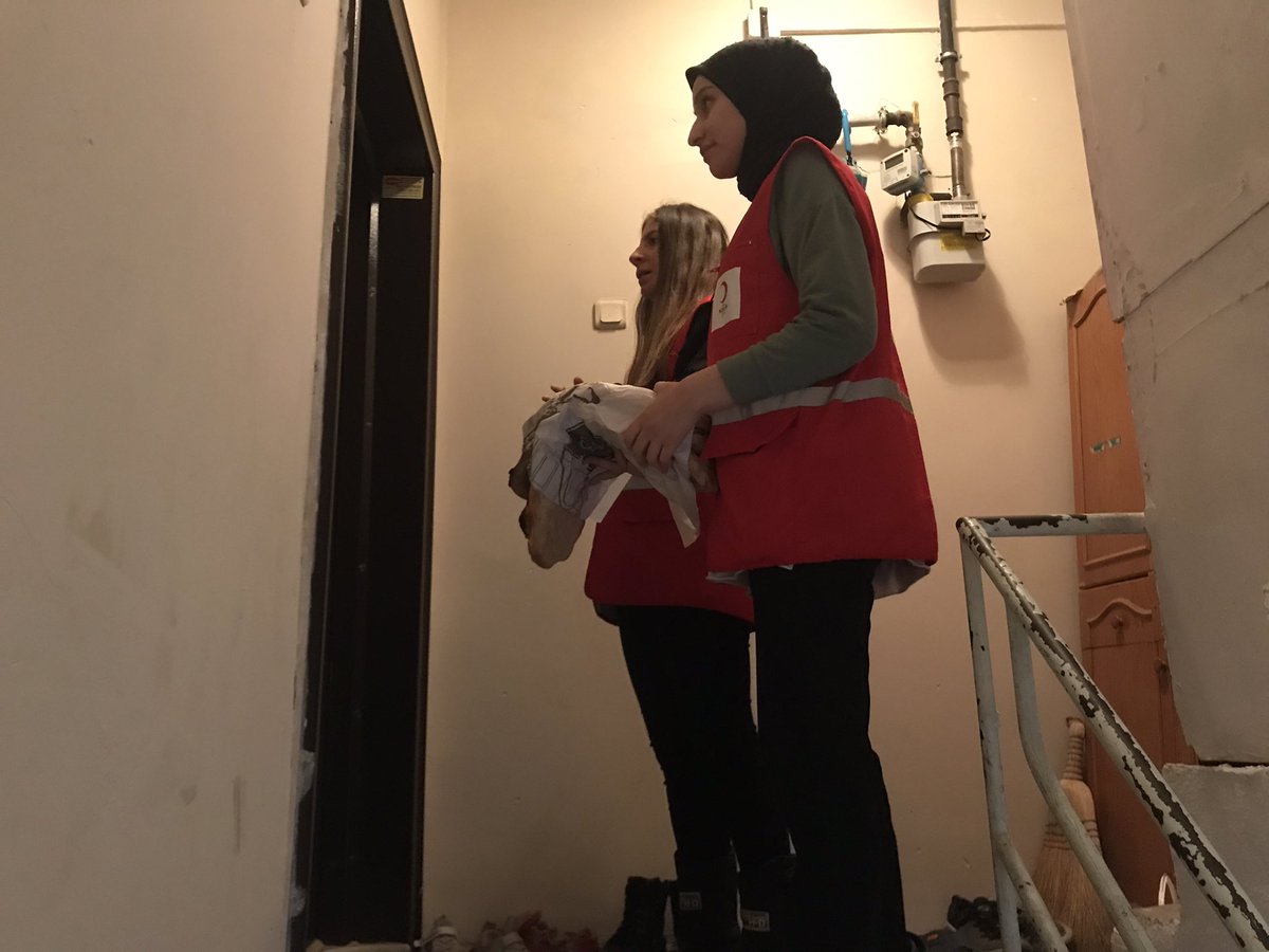 Pide dağıtımlarımız devam ediyor güzel gülüşler eşliğinde.🌙