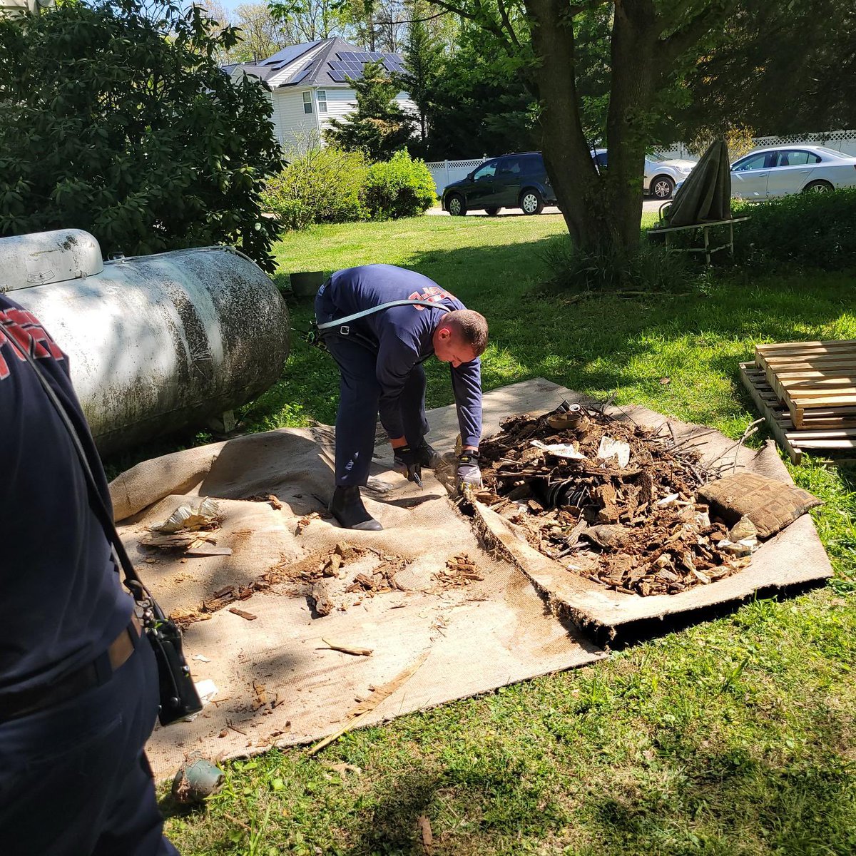 PGFDNews's tweet photo. Since 1989 nearly 3,000 homes in Prince George’s County have been repaired free of charge by volunteers w/Christmas In April. Today, #PGFD crews from Station 816/Northview &amp; Station 848/West Lanham were #PrinceGeprgesProud to pitch in during today’s Christmas In April events. https://t.co/IUb0Yyflt7