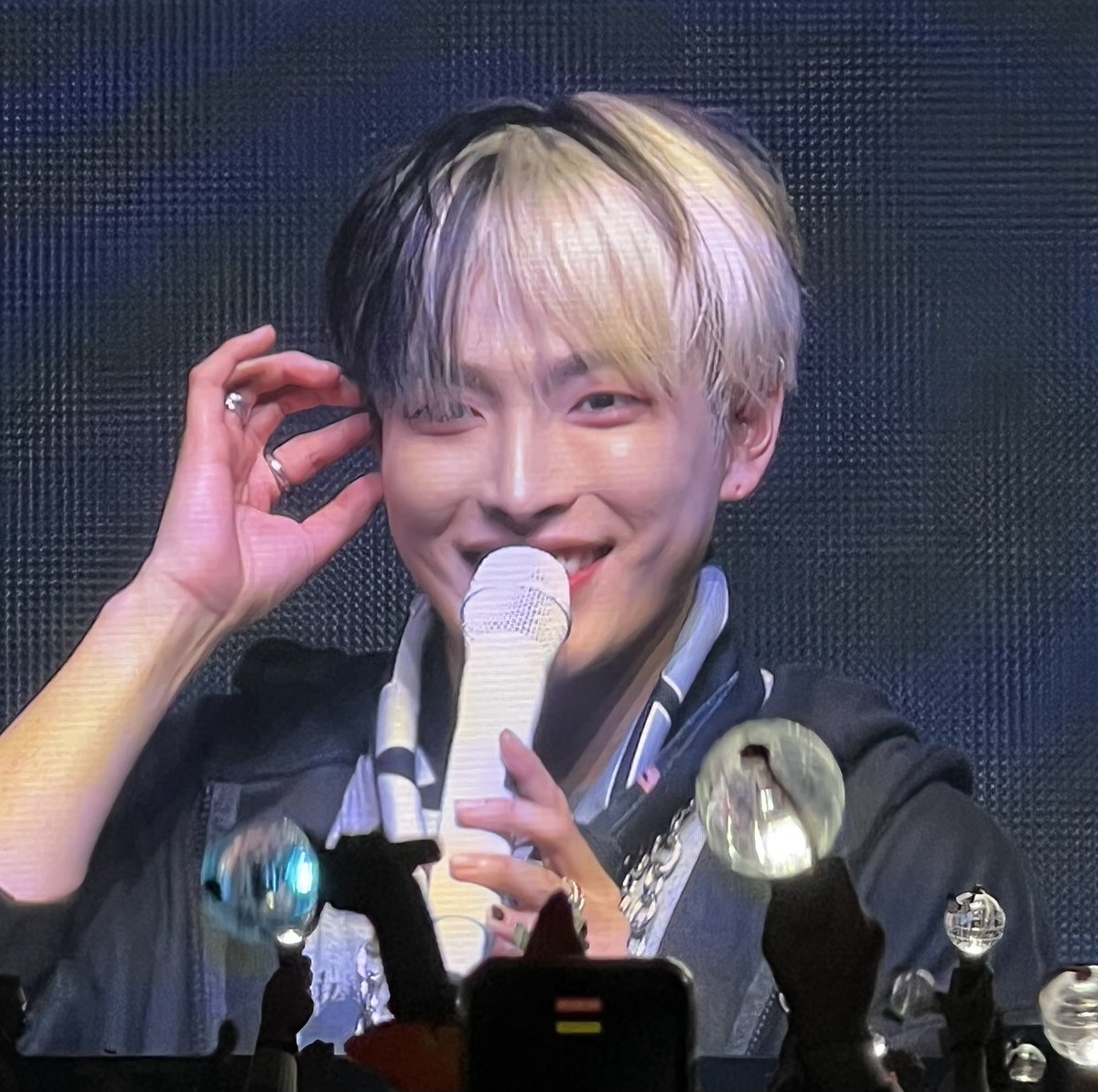 paigemyname's tweet image. The Captain brought the house down. #ATEEZinLondon_D1 #HONGJOONG