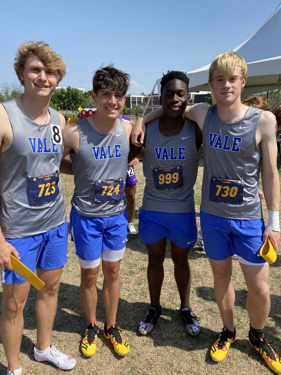 The year certainly didn’t go as planned and was plagued by injuries, but these boys made it to the Regional finals despite it all. So proud of this team. Sad to see the season end, but excited what is ahead. #flybabyfly <a href="/isaiahbsims/">Isaiah Sims</a> <a href="/JBruszer/">Joey Bruszer</a> <a href="/SvaleTrackField/">SunnyvaleTrack&Field</a> @Gunnar_Bryant21 Ugo