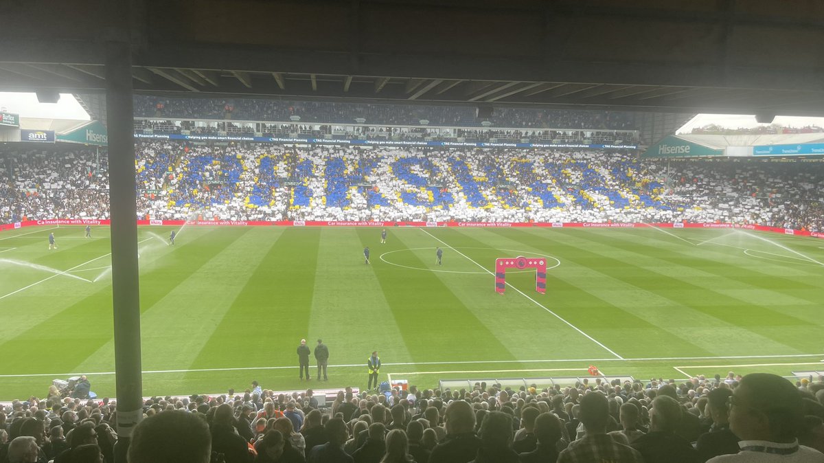Pretty blown away by the Leeds Utd fans at Elland Road today. Beaten 0-4 but sang their hearts out from min 1 till way after the match had ended 👏🏾👏🏾👏🏾 #LEEMCI