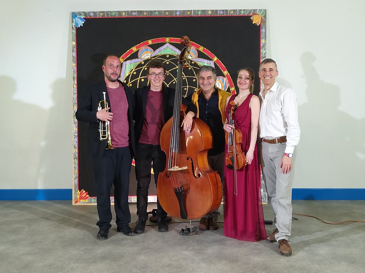 Infoincros's tweet photo. Eccoci con il magnifico Trio Bartók. A serata conclusa.
Paolo Bernetti, Lucy Passante, Angelo Vardabasso, Jorge Rizzardi e Adrián  Ré.
Felici. #bartok  #incros #fvg https://t.co/osb720mqVQ