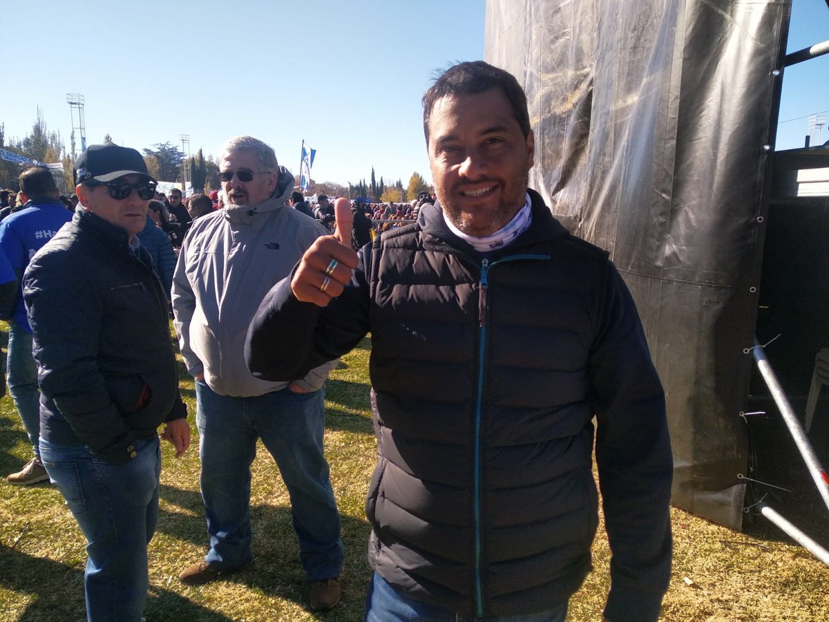 prensa_gabriel's tweet photo. El Intendente @CarlinKoopmann Estuvo en el Acto del #MPN @OmarGutierrezOk @jorge_sapag @marcoskoopm #SoyMaty #AHORA #Chocon #MPN https://t.co/OCcOmPj2uU