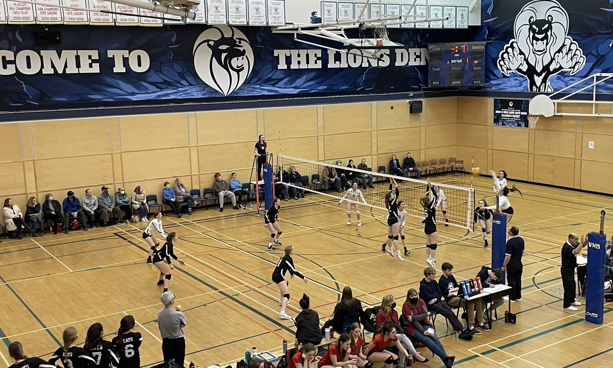 Shaund99's tweet photo. 3 set final in JV girls regionals! Lions win this round vs FHS. @athletics_lhhs https://t.co/ZFwglXkiTe
