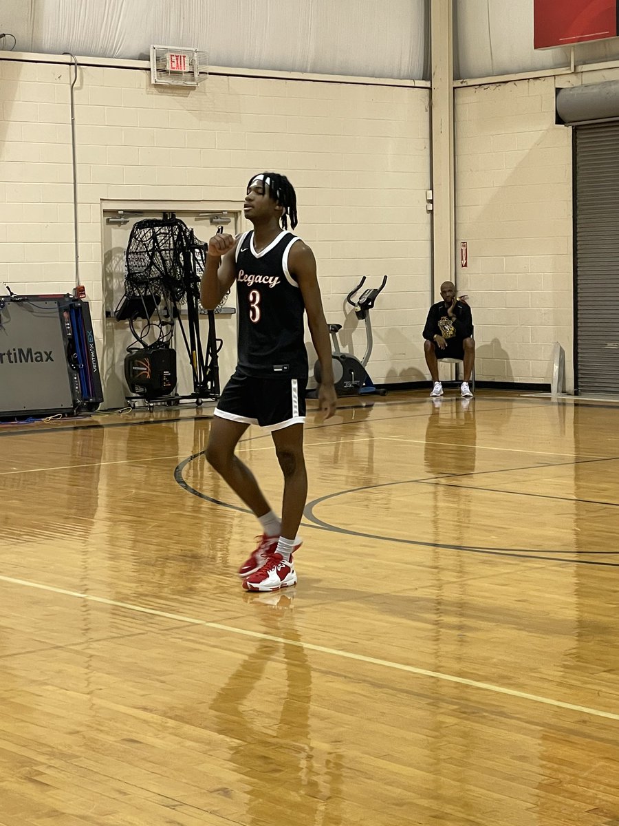 Proven_Prospect's tweet image. On the Radar (@OntheRadarHoops) #WhoWantsTheSmoke Day 1 Standouts:

Parker Axam ‘22
AJ Barnes ‘22
CJ Brown ‘24
Andrew Daniel’s ‘22
Keenan Gray ‘24
Garrett Jacobsen ‘23
Cam James ‘24
RJ Kennedy ‘23
Ben Lindor ‘24
Peyton Marshall ‘24

📌 @OTRHoops