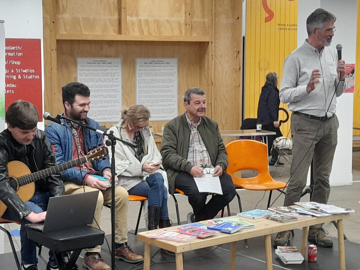 DurnellPoetry's tweet photo. What a simply marvelous day at the #carnivalofwords in @TyPawb. What a privilege to share the state with fellow #writers and #musicians! I read my own #poems as well as one of my favourite poems, '#HighFlight' by #JohnGilespieMagee, Jr. (1922-41). #Wrexham https://t.co/XSTpRALGdT