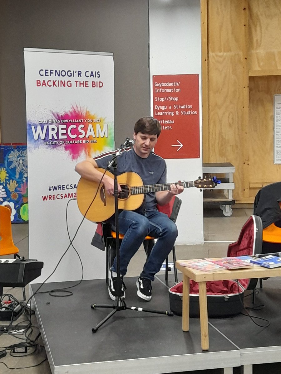 DurnellPoetry's tweet photo. What a simply marvelous day at the #carnivalofwords in @TyPawb. What a privilege to share the state with fellow #writers and #musicians! I read my own #poems as well as one of my favourite poems, '#HighFlight' by #JohnGilespieMagee, Jr. (1922-41). #Wrexham https://t.co/XSTpRALGdT