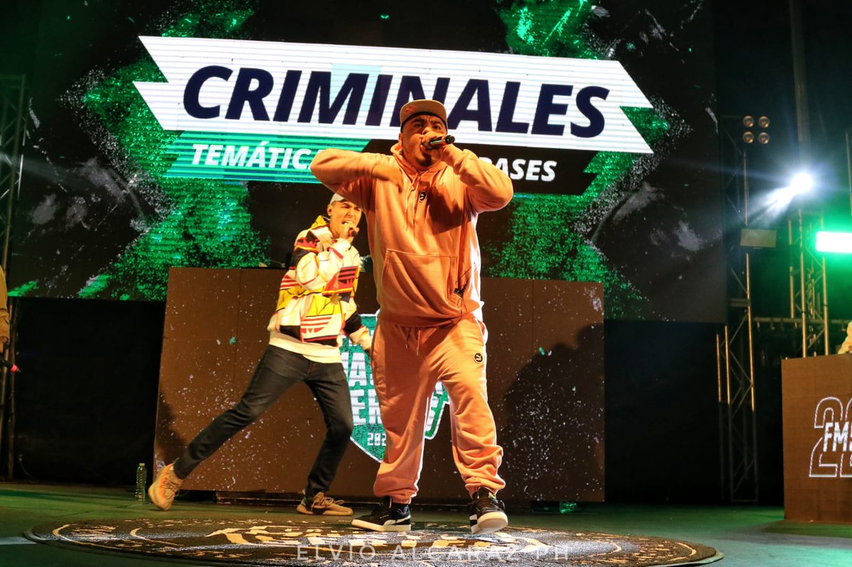 -Te amo #aczino 
-Yo también.
Crack y tipazo el multicampeón mexicano.