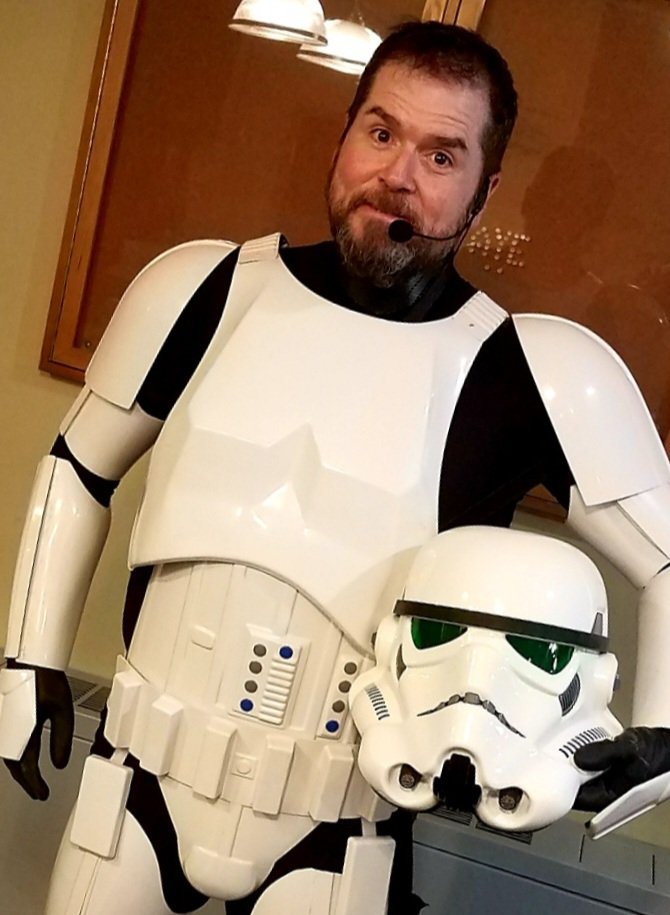 BoCreates's tweet photo. Taking part in a Star Wars wedding for a friend. Been awhile since I slipped on the ol' armor. 

#OldTrooper https://t.co/Wy41OykQMn