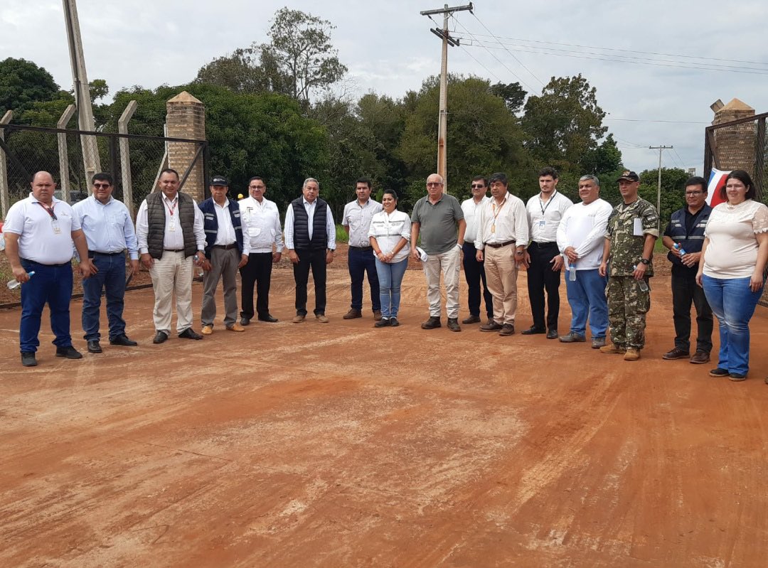 dinatranpy's tweet photo. #SegundoPuente | Hemos participado de la reunión convocada por el Viceministro de Obras Públicas del @mopcparaguay en la Zona Primaria del 2do Puente de Integración, Presidente Franco-Foz de Yguazu. La visita consistió en la verificación de los proyectos en ejecución en la zona. https://t.co/L1kKZoSC6P