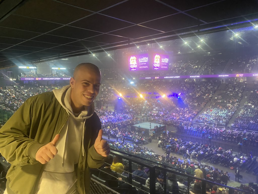 BetSport75's tweet photo. It’s Good to be back #WWEParis https://t.co/4SCcd4VpQ2