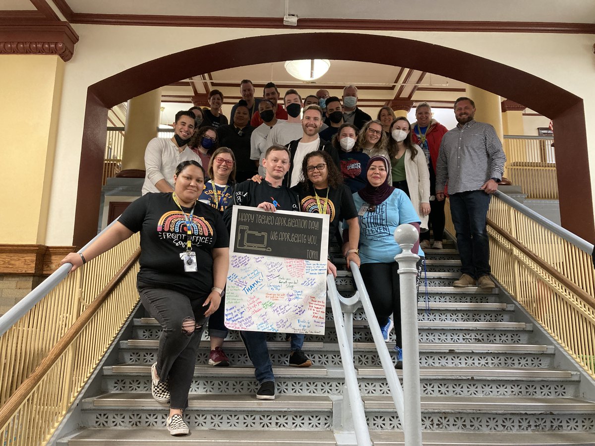 mrsmeegan's tweet photo. Coonley CTU teachers and staff love our technology coordinator, Mr. Bajorek, and stand in solidarity with all of our rank-and-file tech cos! #SaveOurTechCos https://t.co/XQCB5t60a8
