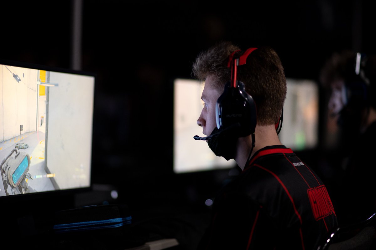 Our Esport jerseys in action at #HCSKansasCity2022 

<a href="/LouRedWolves/">Red Wolves</a>