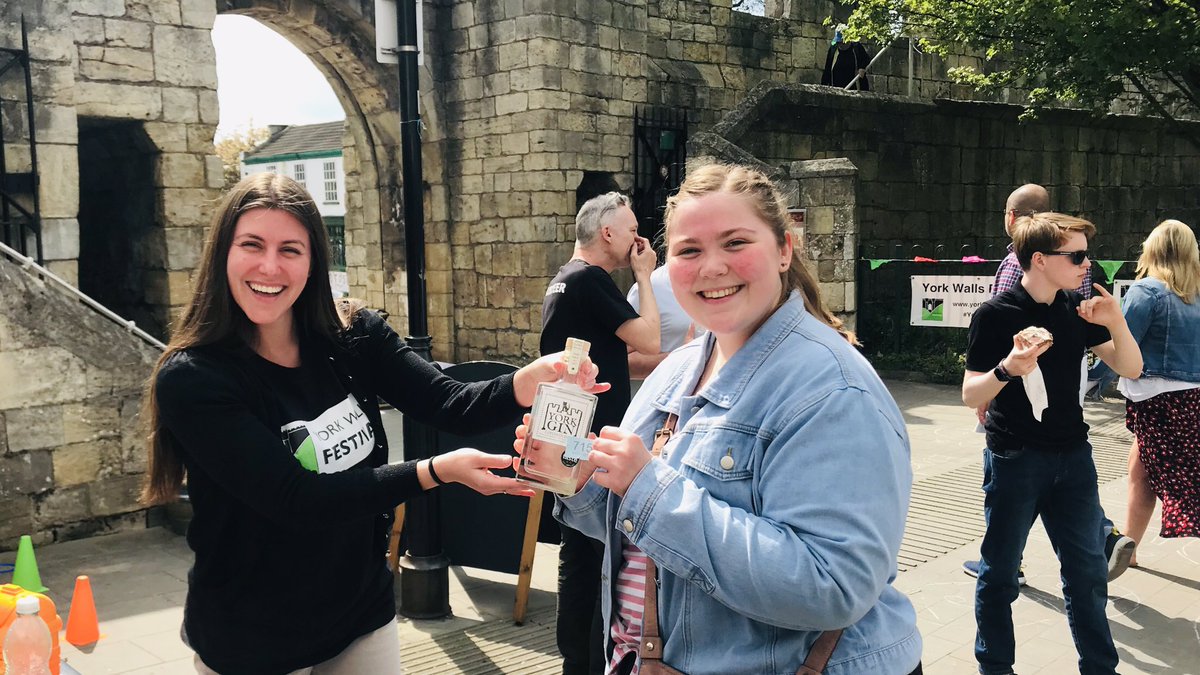 YorkWallsFest's tweet photo. Some of the amazing people we met at #FishergateBarStreetFair today, including some prize winners & young people enjoying the #free #ActivityBooklet! See you all again tomorrow from 10:00-17:00! #Games, #LiveMusic, #Stalls, #Cakes, #MorrisDancing, & #FestivALE at @phoenixinnyork https://t.co/KPnn010E9g