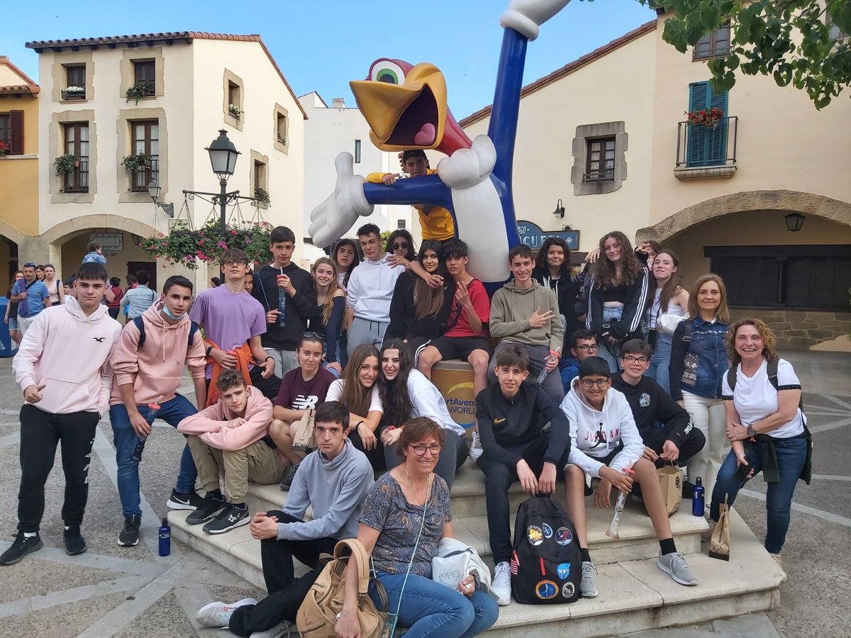csaamparod's tweet photo. 🎼Lástima que terminó el festival de hoy...🎼 Todo lo bueno acaba, pero después de 5 días de un no parar, esta bien volver a casa y descansar. Ha sido un viaje inolvidable, lo hemos pasado genial, nos hemos conocido un poco más y mejor y hemos aprendido muchas cosas. https://t.co/BK6NItH5aM