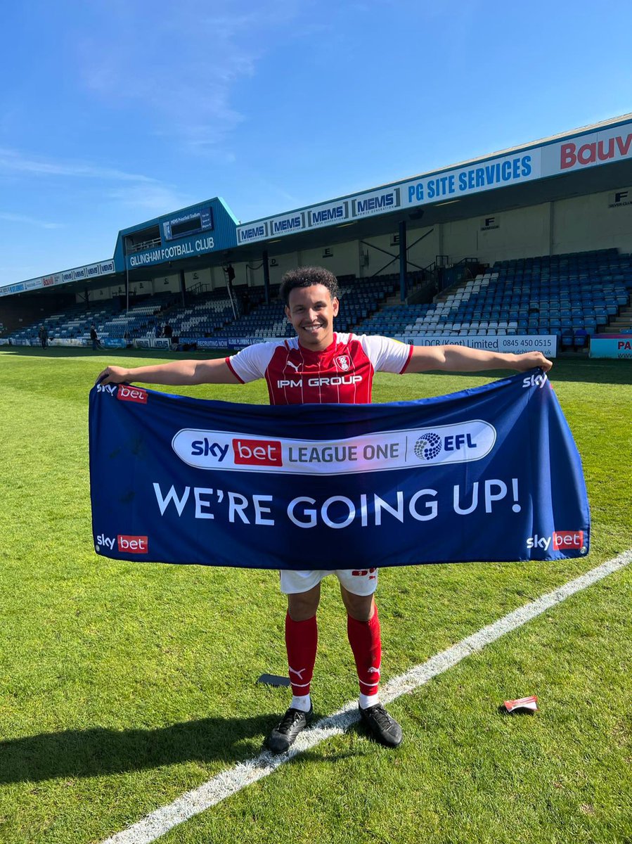 redmondsgreen_'s tweet image. We’re going up!!!!! @OfficialRUFC 🔴⚪️🔴⚪️