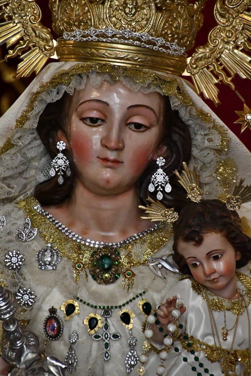 Veneración a la Virgen del Rosario de Salteras.  <a href="/negrossalteras/">Vera+Cruz Salteras</a>

#GloriasSevilla22 #ASacro #TDSCofrade 

📷 <a href="/LuisManuelFernn/">Luis Manuel Fernández</a>