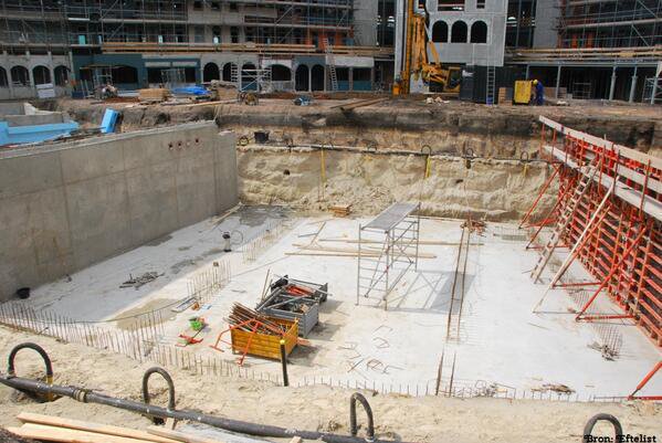 Vandaag werd in 2010 gewerkt aan de kelder van Raveleijn.