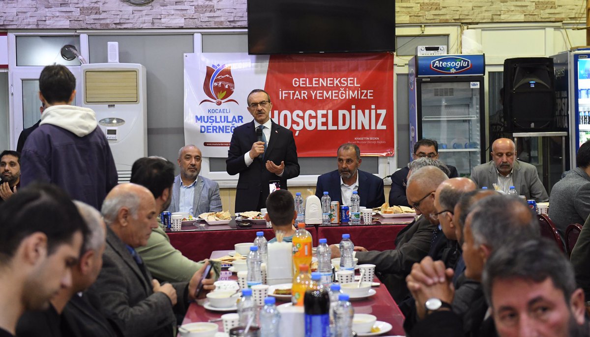 SeddarYavuz's tweet photo. Göklerinde merhum Sultan Alparslan’ın ve kutlu askerlerinin ruhaniyetinin dolaştığı kadim şehir #Muşlu kahraman kardeşlerimizle #iftar sofrasında buluşup hasret giderdik.
Kocaeli Muşlular Derneğine teşekkür ederim. https://t.co/D8v0K802P2