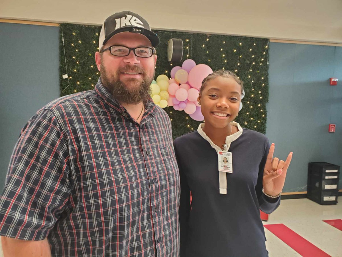 MMcCullum_iLead's tweet image. Skylar, @cedarhillisd Teen Superintendent, met with some of our scholars to pose questions, and she also had a chance to visit teachers she remembered from her time at @LRELonghorns. #LRENoFinishLine #EffectiveEducators @mrgaines_sciguy @CoachMCourtney @ramsalre
