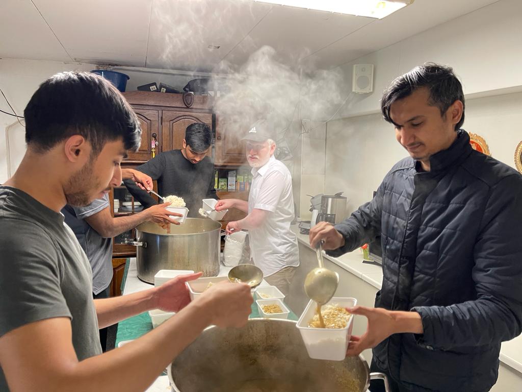 HumanityFirstNL's tweet photo. Humanity First Nederland provided 120 warm meals to #vulnerable and #homeless people in #Amsterdam. We are grateful to our partners.
@HFI1995 @humanityfirstZA @LesothoHF @GBNunspeet https://t.co/dK0ltR46hb