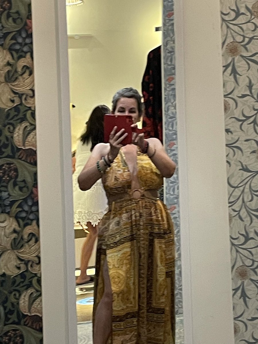 Ciaryn's tweet photo. @paulinaporizkov I love this, I’m 48 and I feel more confident in myself now than I did at 28 
I think I’m doing pretty good with my natural hair https://t.co/97kuCBgeM1