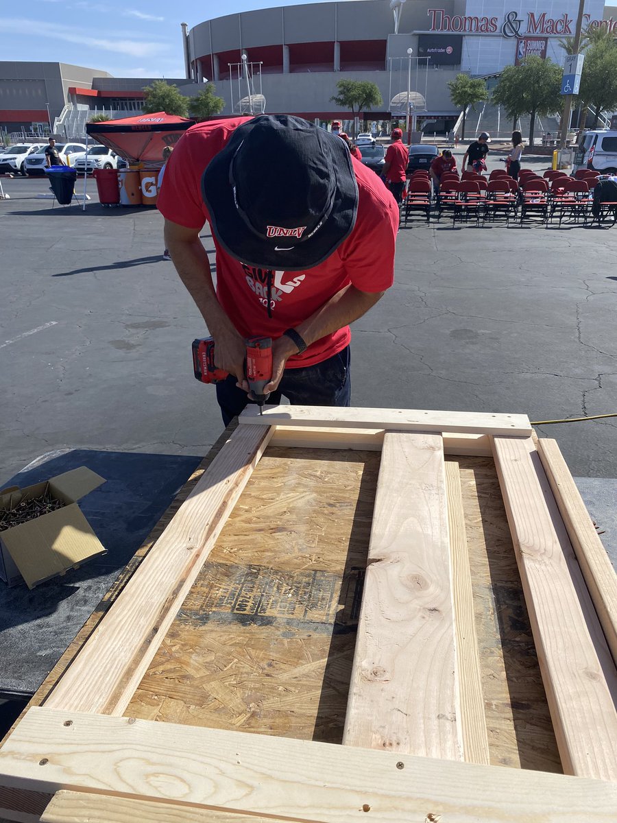 Stefanyy_V's tweet photo. What a great morning helping to build beds for kids sleeping on the floor in Vegas. #buildabed https://t.co/L5yMAW7f6n