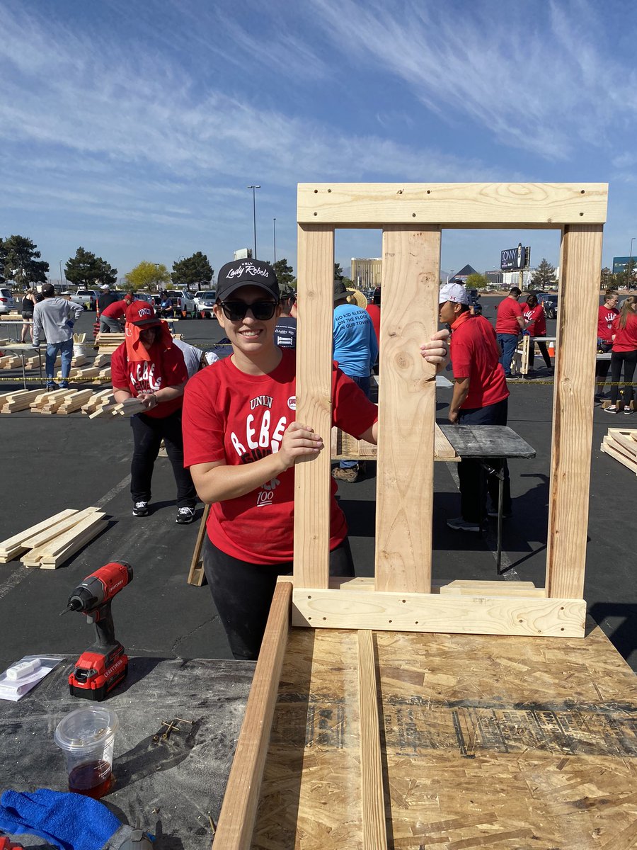 Stefanyy_V's tweet photo. What a great morning helping to build beds for kids sleeping on the floor in Vegas. #buildabed https://t.co/L5yMAW7f6n