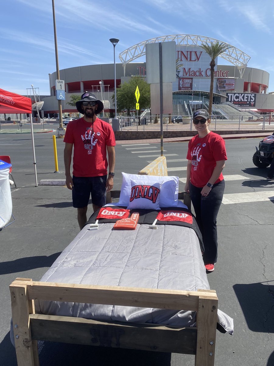 Stefanyy_V's tweet photo. What a great morning helping to build beds for kids sleeping on the floor in Vegas. #buildabed https://t.co/L5yMAW7f6n