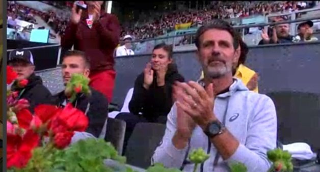 Fans4AlexZverev's tweet photo. Six games in a row for Simona against world no 3 😉
@pmouratoglou is impressed 😊
#TeamHalep #Wta #MMOPEN https://t.co/glYErPfwA7