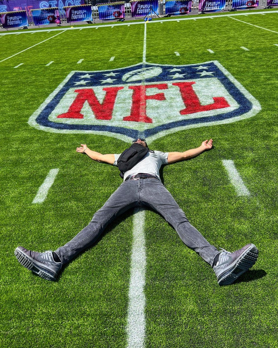 Ricardo_Laguna's tweet photo. Hoy es el último día del #NFLdraft2022. Para unos quick calls to action sigan al @ElSnapNFL @NFLmx @NFL 
🏈
🏈
🏈
#ad #SiempreNFL #SiempreRaiders #nfldraft  #elsnapNFL #NFLmx #DraftNFL #vegasevents #superbowlrings #fieldgoal @iamsofiabellaa 
@andrwkyle https://t.co/2niffqxNYo