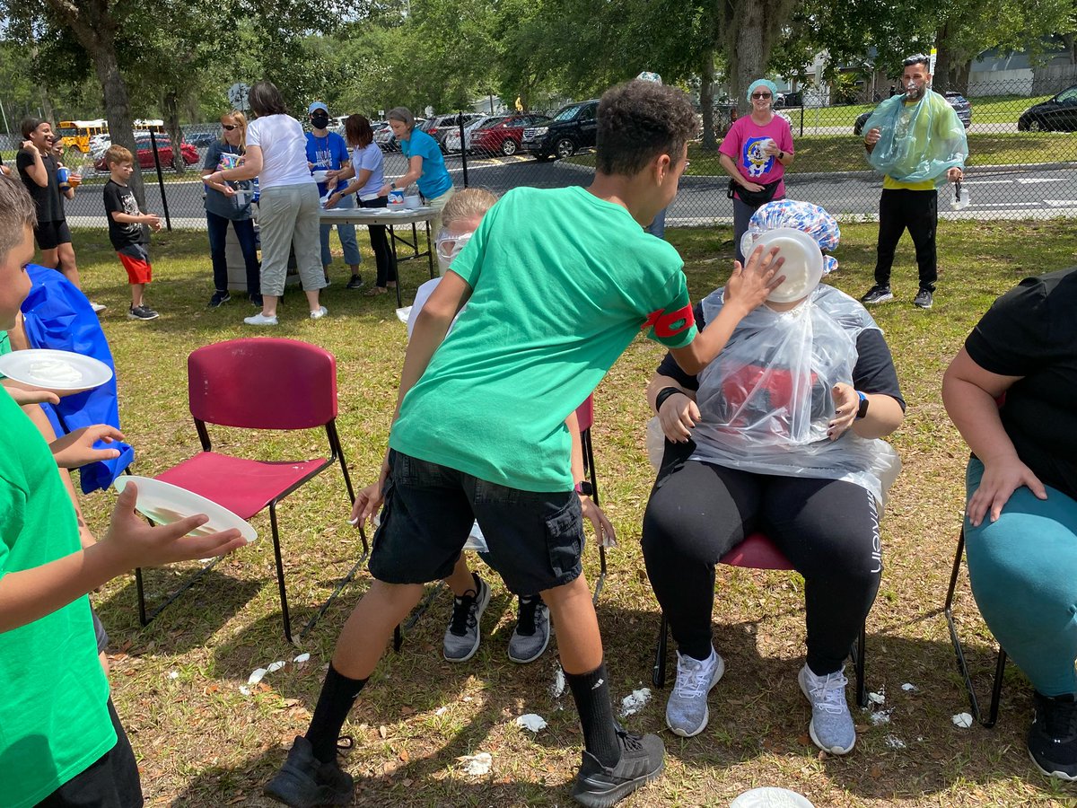 BarrellOCPS's tweet photo. A fun filled Friday before FSA @BonnevilleElem1! These kiddos have worked so hard this year & had a blast celebrating! We rocked field day as @Marvel’s Black Widow! Then it was 🥧 reward for @CurriculumAssoc iReady Growth goals! These 🐶s are ready to crush FSA! #AlwaysForTheKids https://t.co/Gf6xdC8j9l