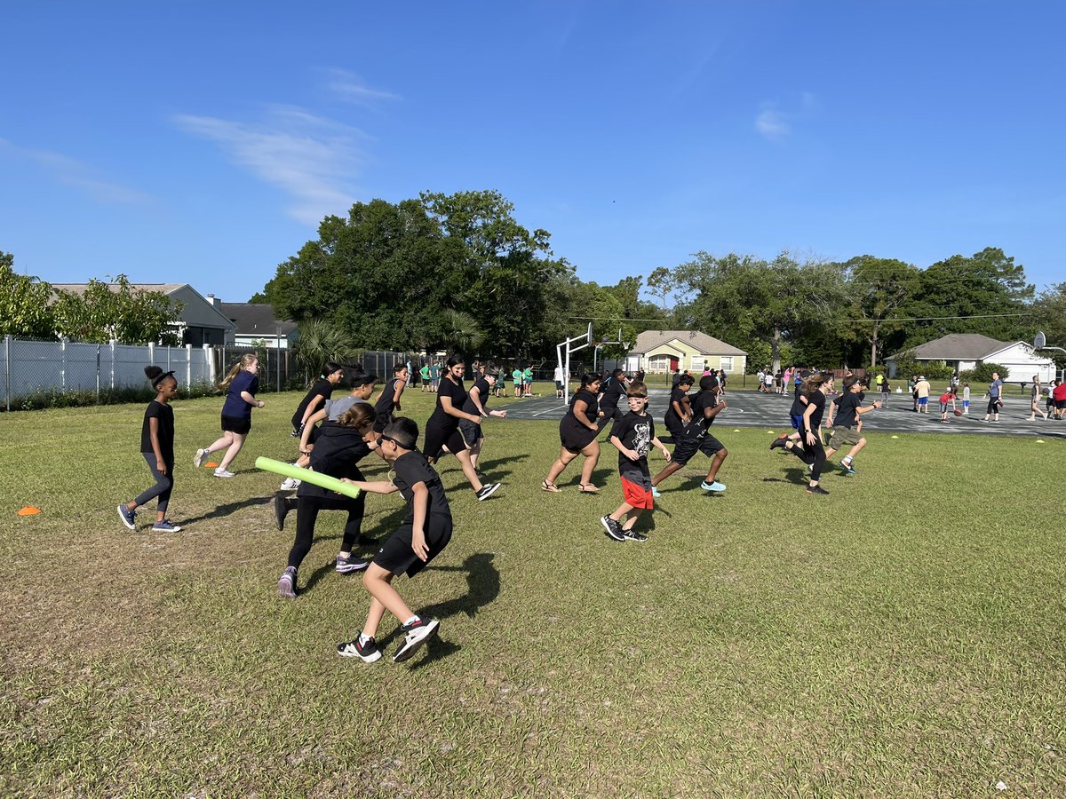 BarrellOCPS's tweet photo. A fun filled Friday before FSA @BonnevilleElem1! These kiddos have worked so hard this year & had a blast celebrating! We rocked field day as @Marvel’s Black Widow! Then it was 🥧 reward for @CurriculumAssoc iReady Growth goals! These 🐶s are ready to crush FSA! #AlwaysForTheKids https://t.co/Gf6xdC8j9l