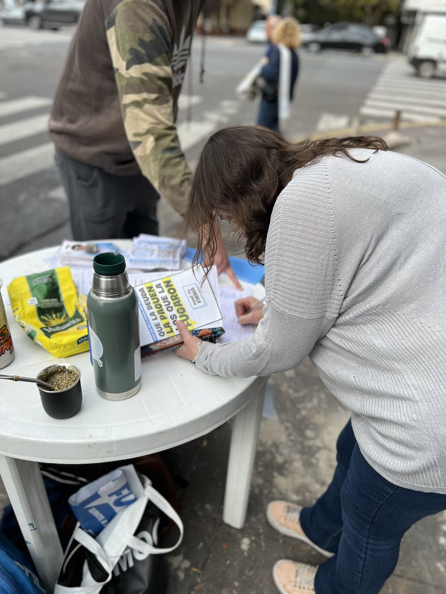 DescaCABA's tweet photo. El pueblo en la calle decide. https://t.co/AX4HH7hNgk