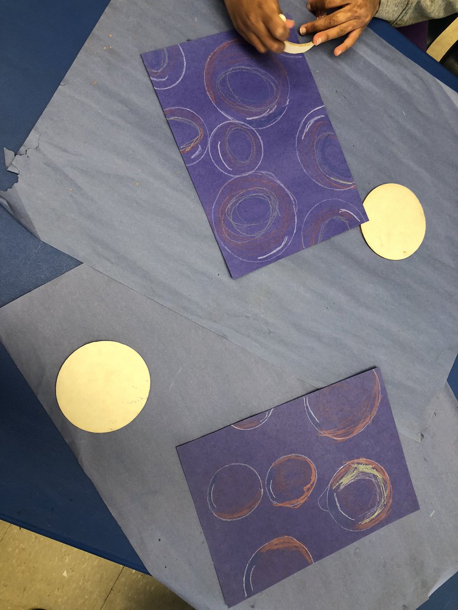 Mrs. Schenk’s 1st graders made bubble drawings during class to coincide with our schoolwide fundraiser “Bubbles for Autism”where we went outside to blow real bubbles. @Principal_UGL