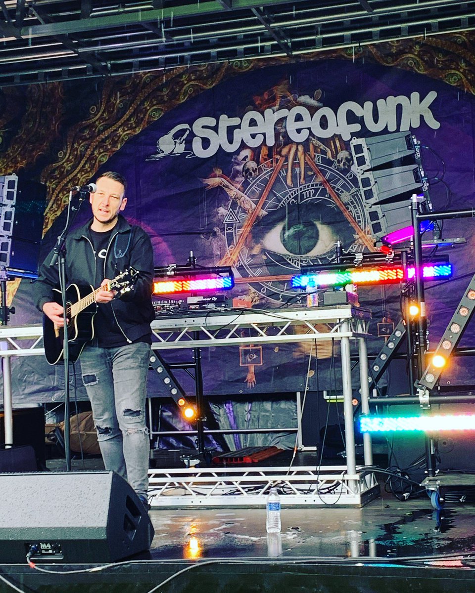 Stereofunk was absolute class 🔥🕺🏼

Great to see and share the stage with the troops Tommy McGuire, Robyn Red and my man Gary Digan 💜 such a talented bunch of legends!! 

Back on tour next week, Printhouse Ayr I’m coming for ye ✌🏻💜
