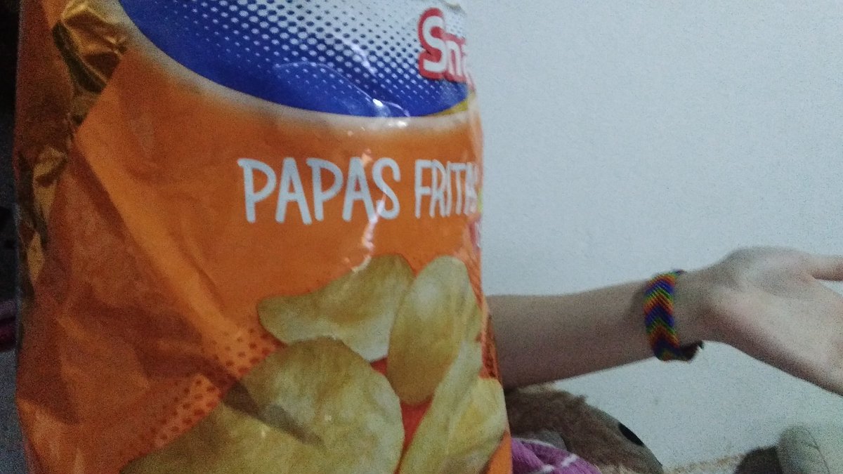 spreewmv's tweet photo. hoy desayuné papitas JWKDJDKD me bajé casi medio paquete sola https://t.co/SrG7tmbJ5Y