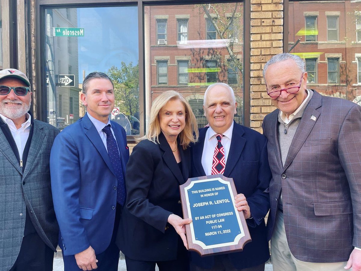 RepMaloney's tweet image. Fmr. Assemblyman Joe Lentol served our N. Bk community for decades. 

I was honored to join him &amp;amp; @SenSchumer today as we officially renamed the Greenpoint Post Office to the Joseph R. Lentol Post Office.