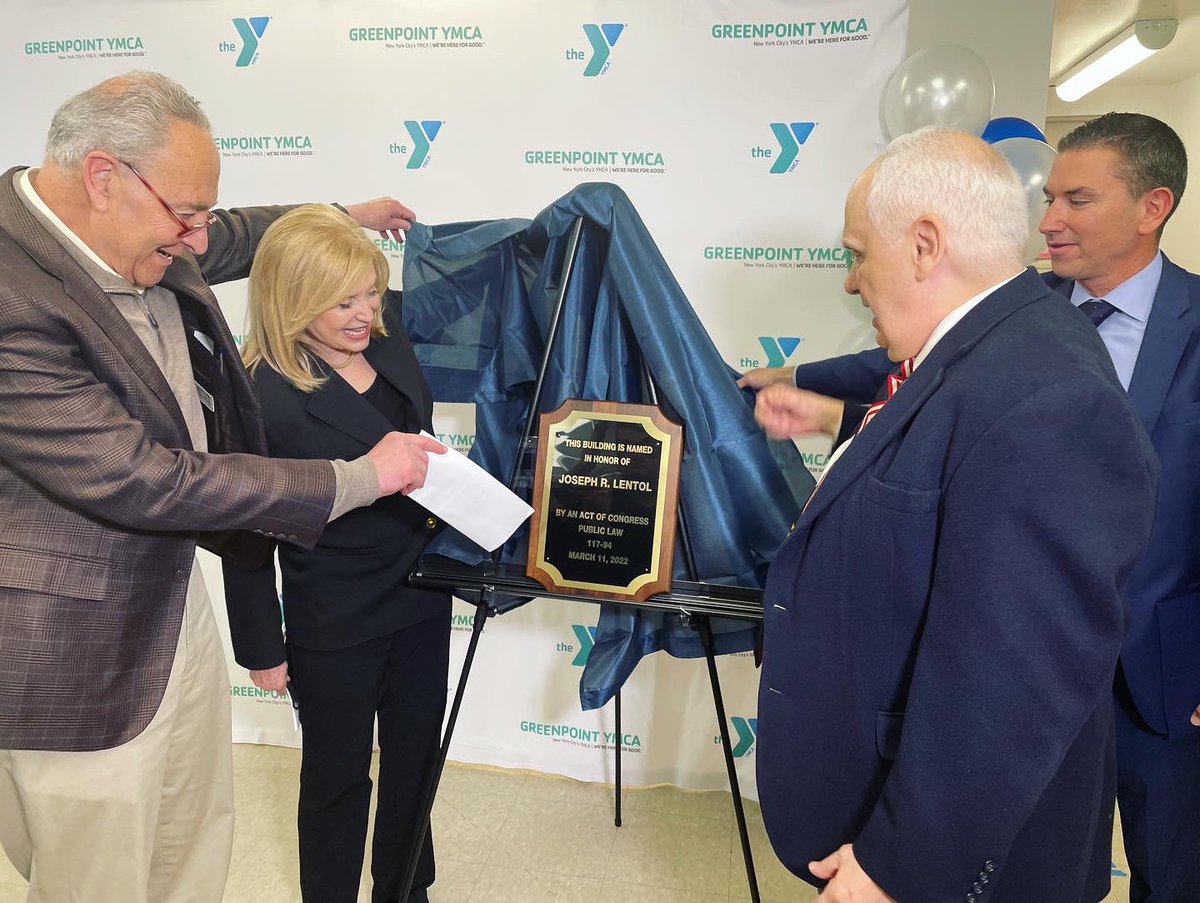 RepMaloney's tweet image. Fmr. Assemblyman Joe Lentol served our N. Bk community for decades. 

I was honored to join him &amp;amp; @SenSchumer today as we officially renamed the Greenpoint Post Office to the Joseph R. Lentol Post Office.