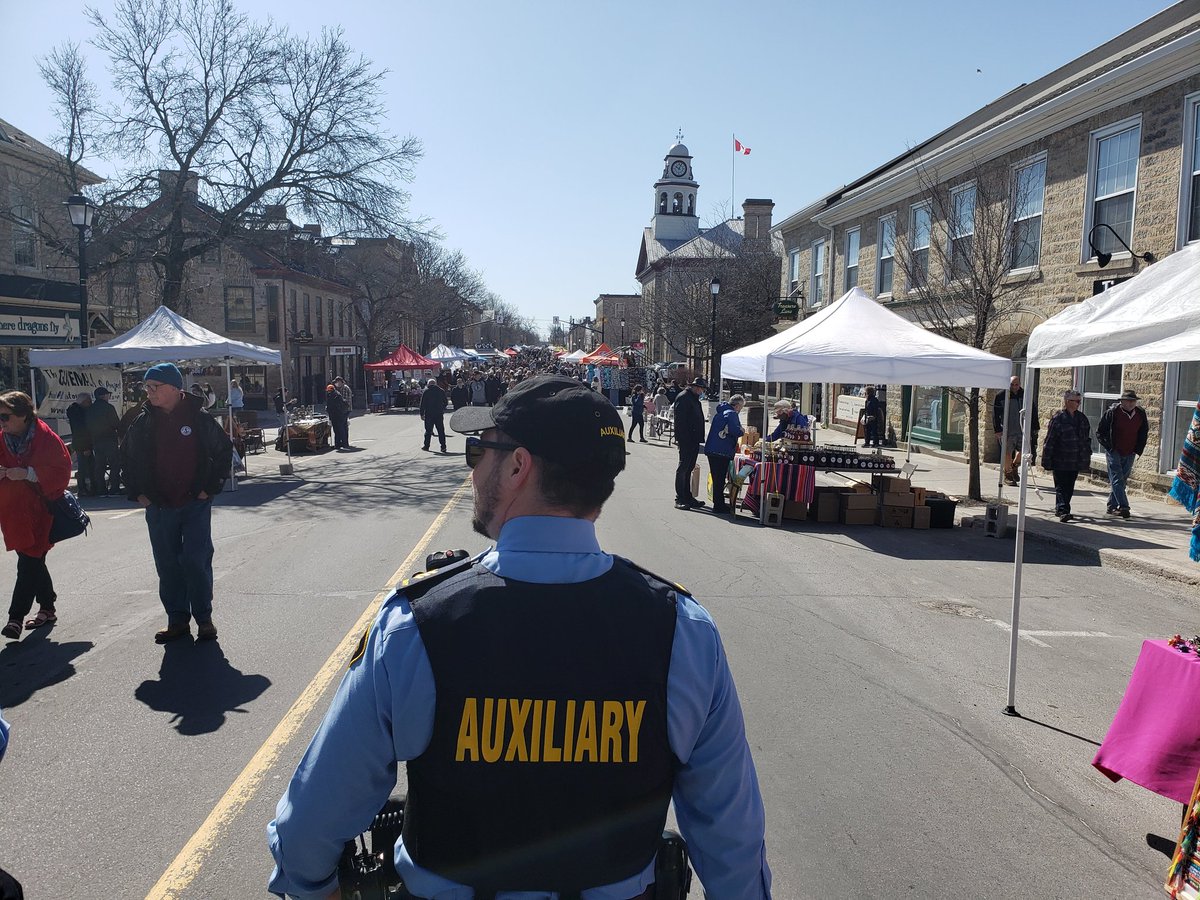 OPP_ER's tweet photo. #LanarkOPP and #OttawaOPP auxiliary constables were out for Maple Fest in @PerthOntarioCan today. Successful event after two years off! Great weather and fun had by all #CommunityPolicing @OPP_COMM_ER ^jt https://t.co/IrRp2m48Fm