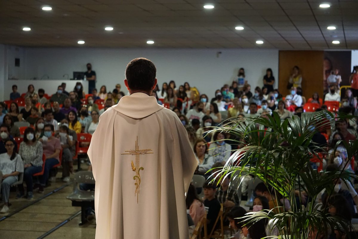 NazaretArrecife's tweet photo. Hoy nos sentimos FAMILIA porque disfrutamos y celebramos, porque trabajamos y luchamos…porque nuestra FAMILIA  es LO MEJOR que tenemos #EucaristíaDeLaFamilia #ContágiateDeFamilia https://t.co/xs2zCe62uh