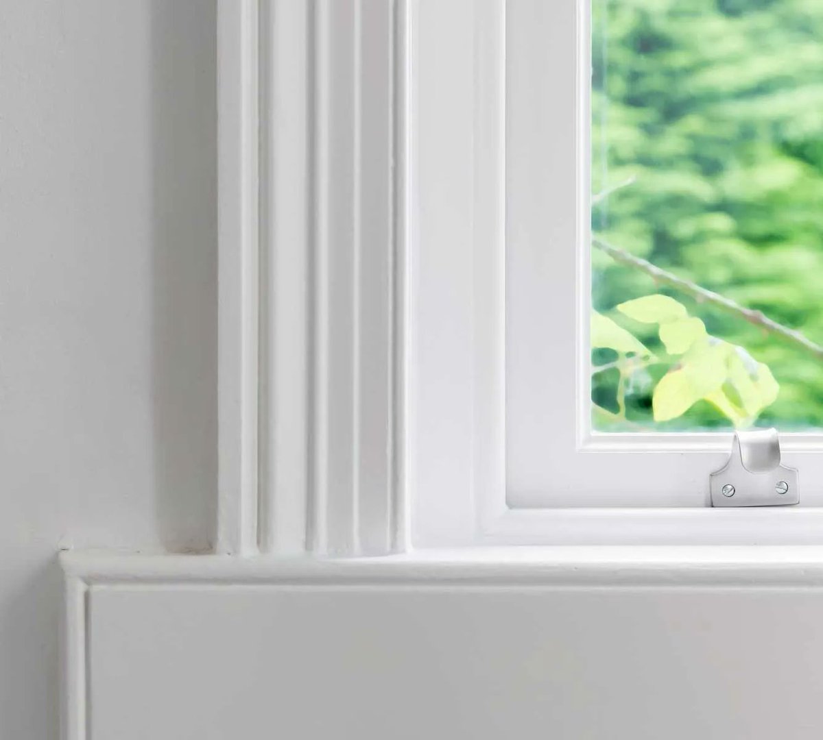 WOODEN SASH WINDOWS Handcrafted using traditional methods, our skilled team make wooden sash windows for period properties and new builds. buff.ly/2QHyaMQ #arlberrybespoke #bespokeinteriors #interiordesignerlife #sashwindows #sashwindowspecialist #sashwindowsbristol