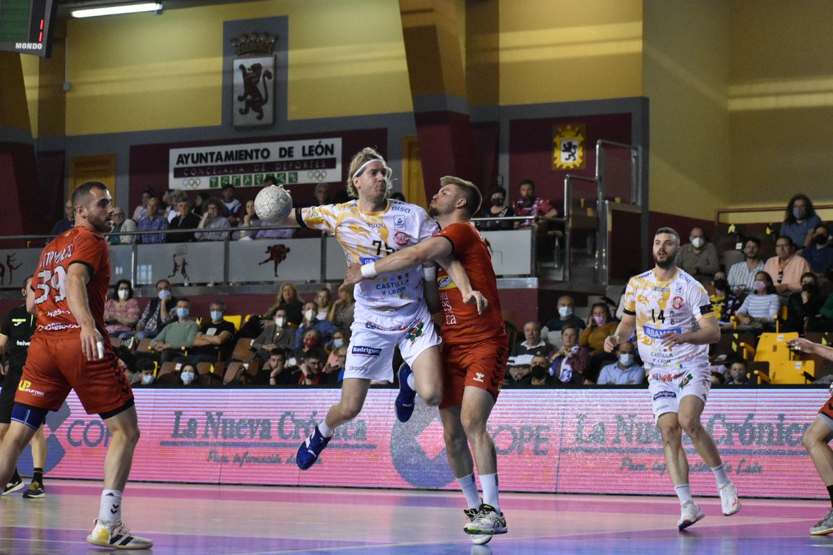 ADEMARLEON's tweet photo. 🏆Jornada 26
⏰ Minuto 40'
🦁 @ADEMARLEON 2️⃣5️⃣
🆚
🟤 @BmHuesca 2️⃣6️⃣
📌 Palacio de los Deportes de León
@SomosABANCA
@ASOBAL
#ADEHCA
#dameunademar #ademarAluchar
#liveASOBAL https://t.co/zClSjudIm2