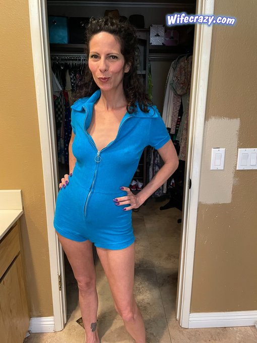 Zipped or unzipped?  #wifecrazy #stacie  The Real Arizona House Wife 🌵🚾  https://t.co/EdJzcV1ZLc https://t<a href="/tag/wifecrazy"class="tags">#wifecrazy</a><a href="/tag/stacie"class="tags">#stacie</a>