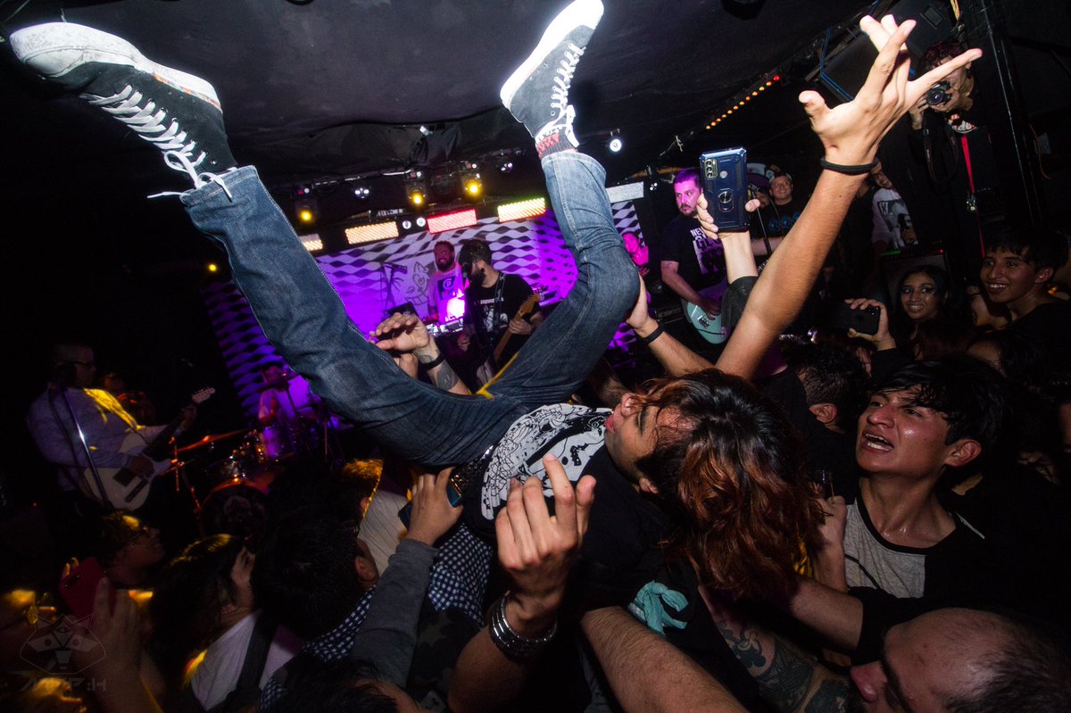 Ayer debuté como tecladista de la banda de punk covers “Los Alicios” en el <a href="/multiforoalicio/">Multiforo Alici@</a> <a href="/elandrescanalla/">Mestizo 🇲🇽</a> <a href="/LngSHT/">Lng/SHT!</a> <a href="/elvickyjones/">Vicky Jones</a>